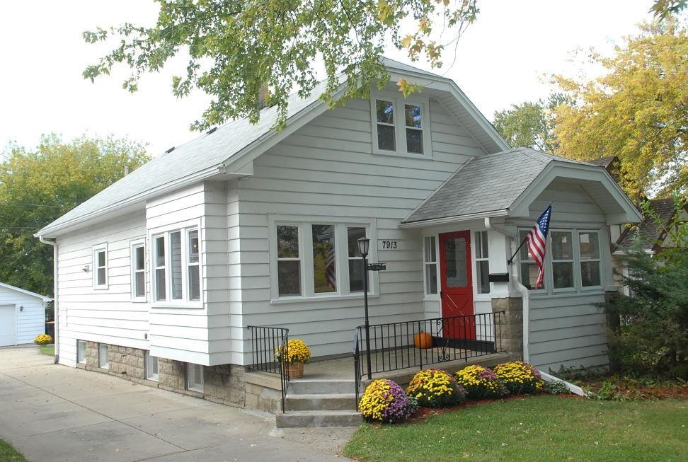 7913 W North Ave, Wauwatosa, WI 53213