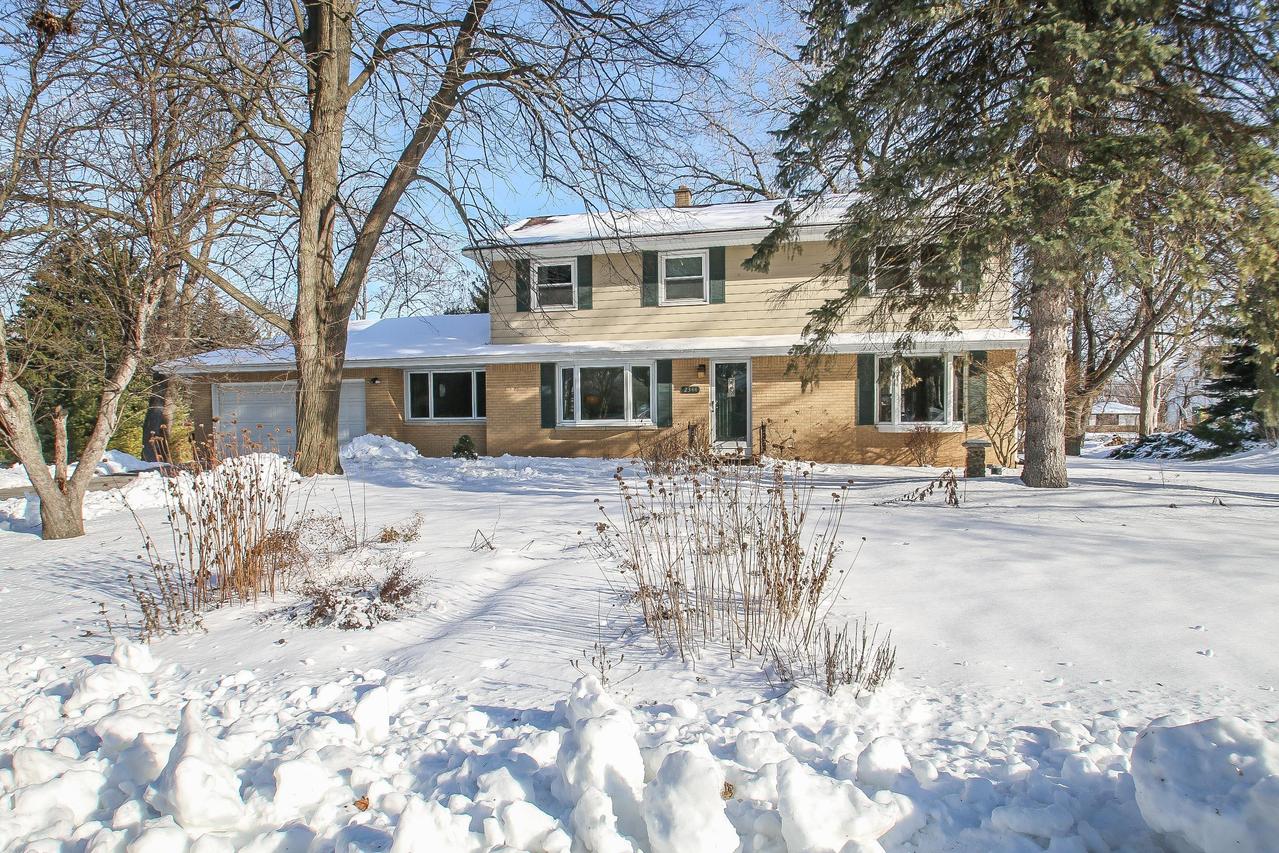 2344 N 117th St, Wauwatosa, WI 53226
