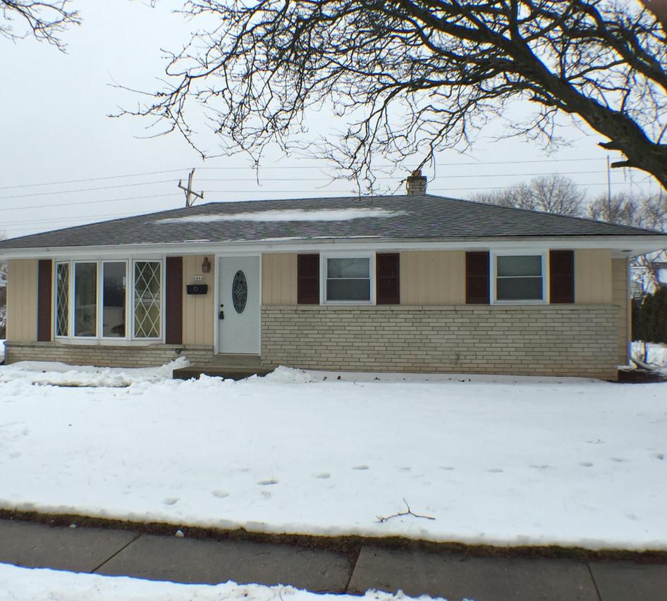 6066 Oakwood Ln., Greendale, WI 53129