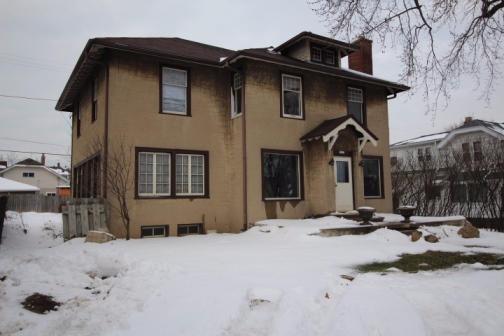 2067 S 82nd St, West Allis, WI 53219