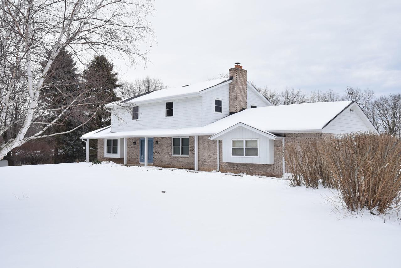 2122 Edgewood Dr, Grafton, WI 53024