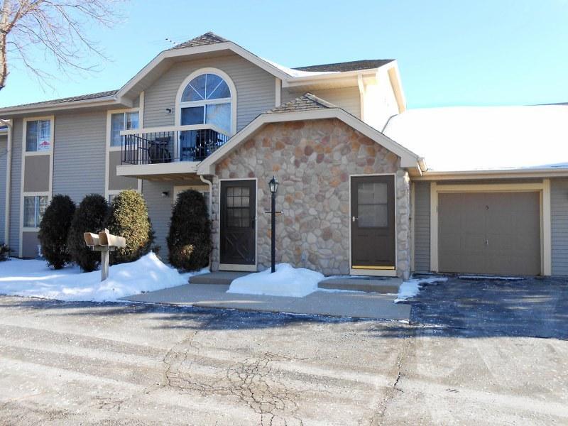 330 E Washington St. #5, Slinger, WI 53086