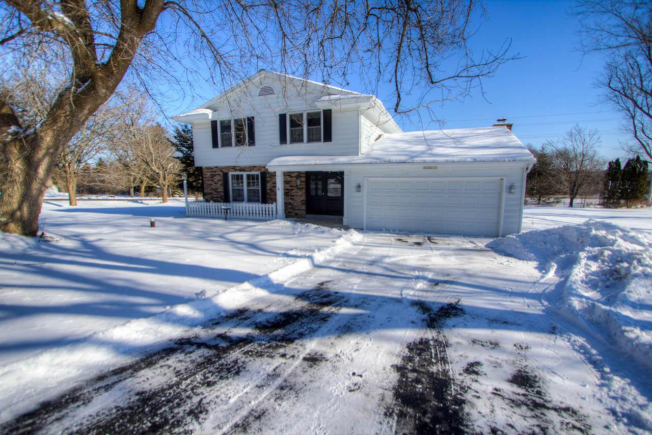 W315N730 Huckleberry Way, Delafield, WI 53018