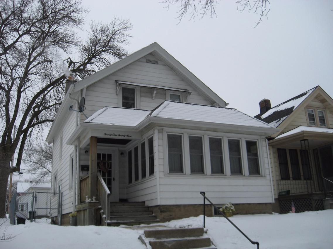 2129 S 70th St, West Allis, WI 53219