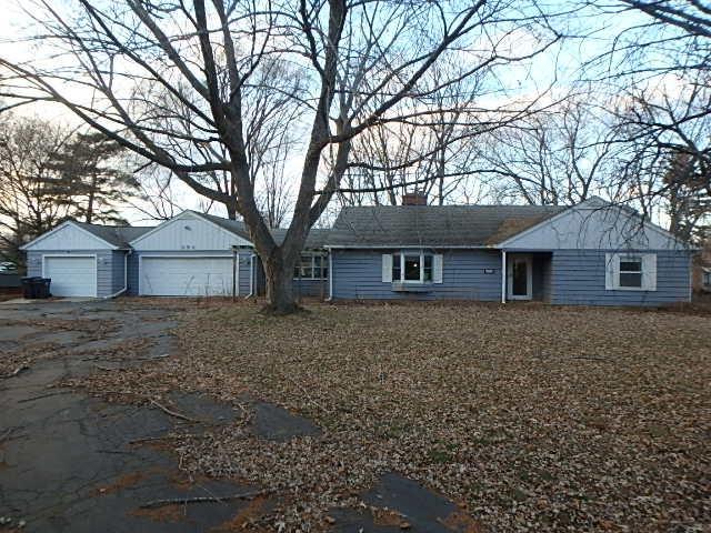 208 Westminster Dr., Waukesha, WI 53186