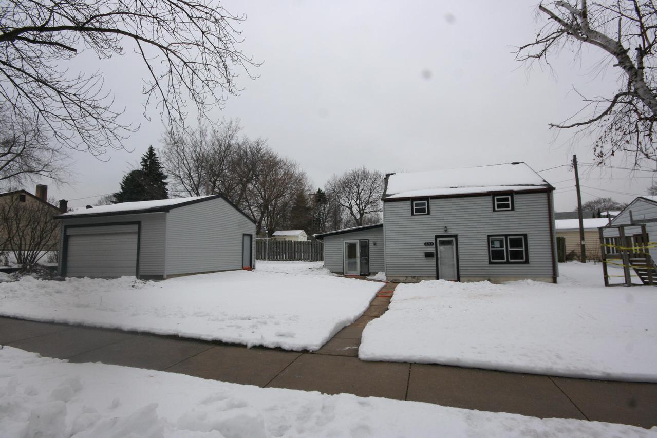 2719 S 55th St, Milwaukee, WI 53219