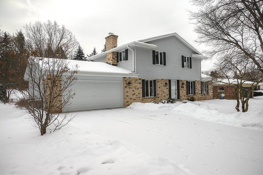 2447 Pendleton Pl, Waukesha, WI 53188