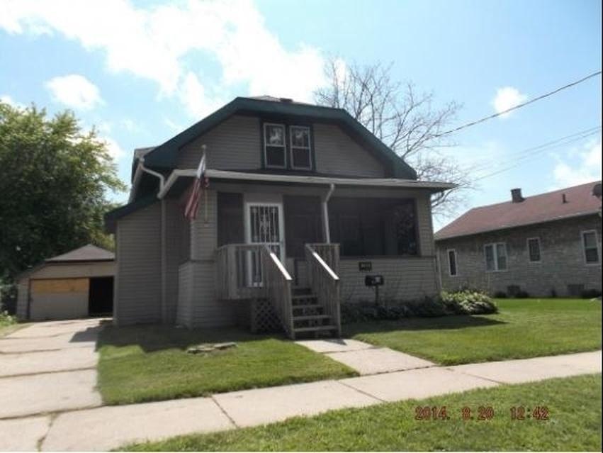 709 First St, Menasha, WI 54952