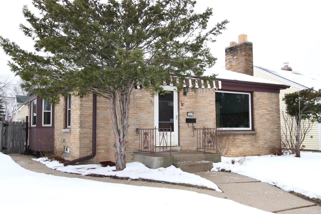 2455 S 61st St, West Allis, WI 53219