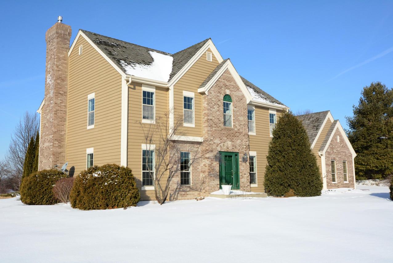 10611 S Shangrila Ct, Oak Creek, WI 53154