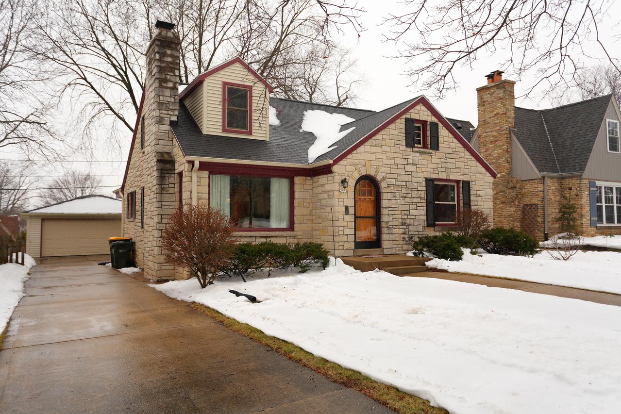 2531 N 81st St, Wauwatosa, WI 53213