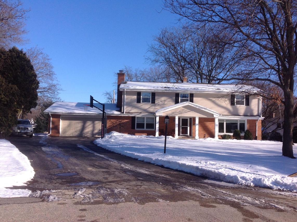 4380 Continental Ct, Brookfield, WI 53045