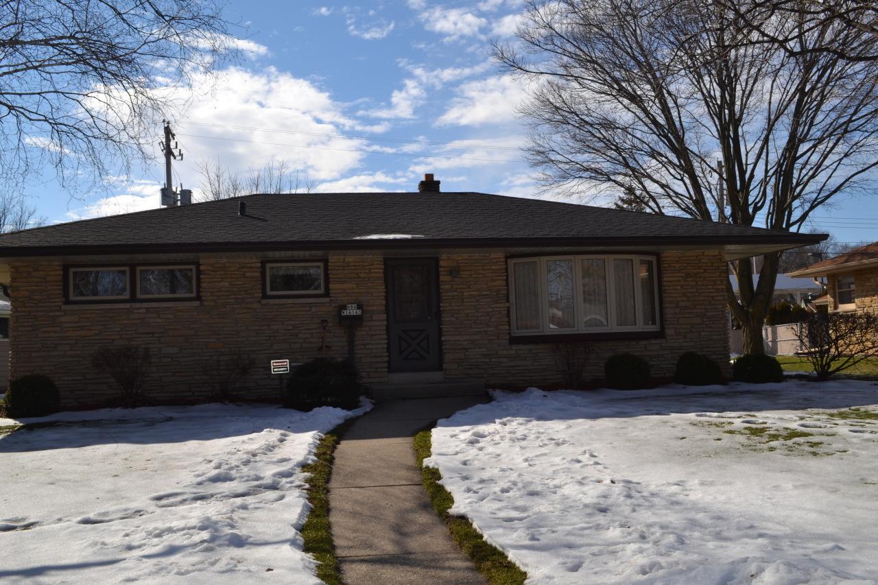 N86W16143 Riverlands Cir, Menomonee Falls, WI 53051