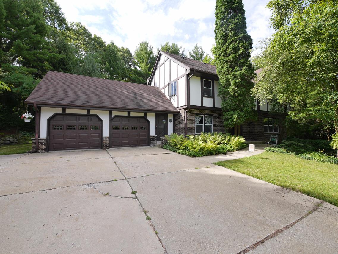 W313S7767 Edna Ct., Mukwonago, WI 53149