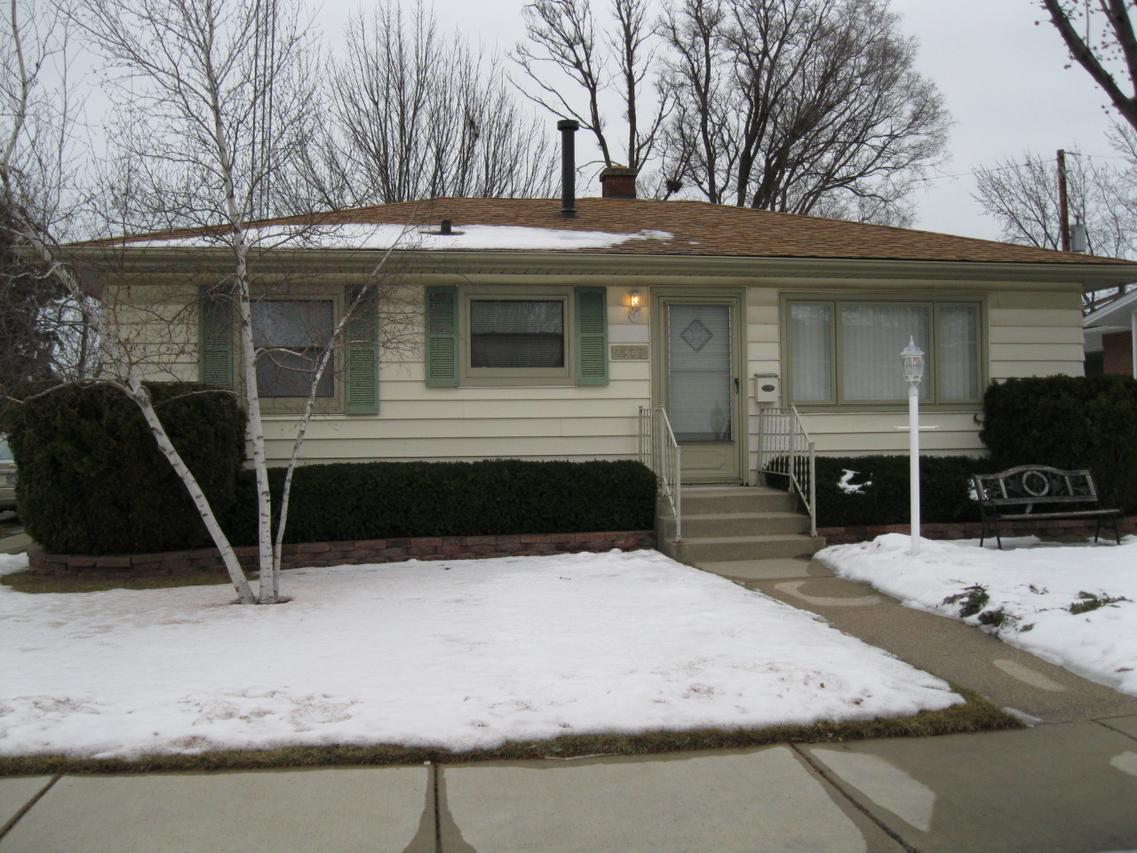 1917 Shoop St, Racine, WI 53404
