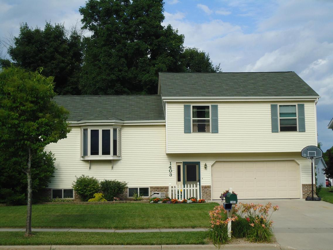 1403 Trillium Ct, West Bend, WI 53095