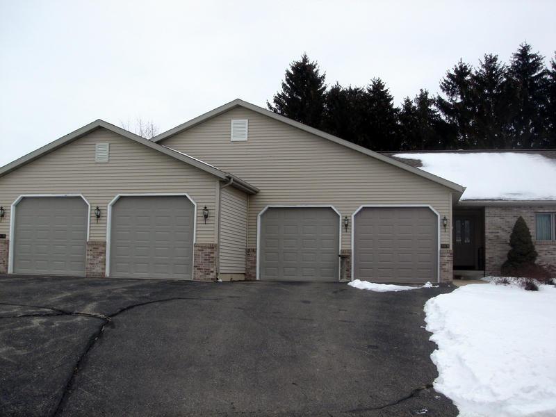 1615 Stacy Ln, Fort Atkinson, WI 53538