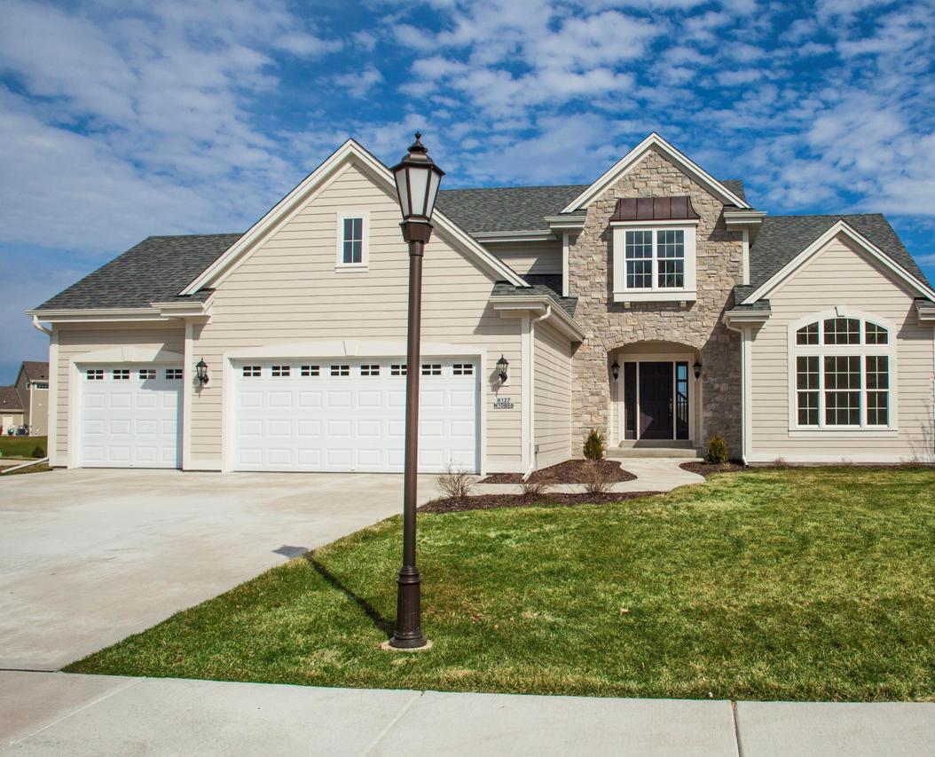 W127N10858 Coneflower Cir, Germantown, WI 53022