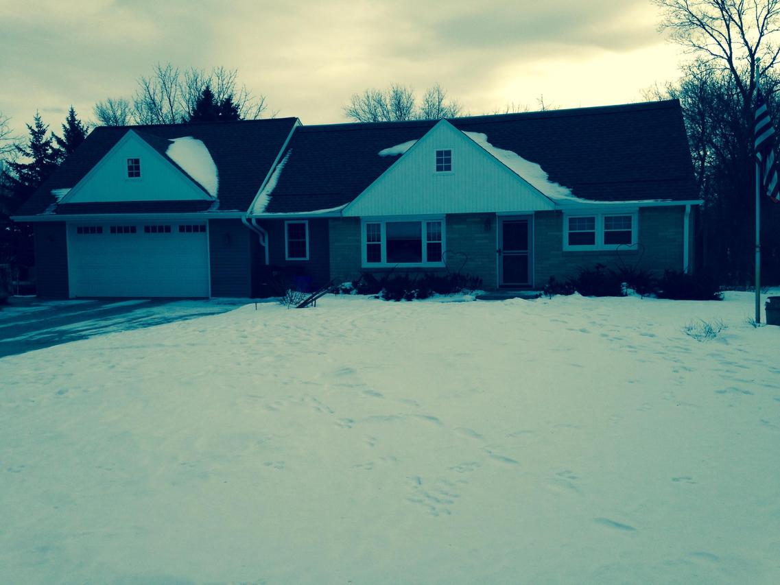 16011 W Pleasant Dr, New Berlin, WI 53151