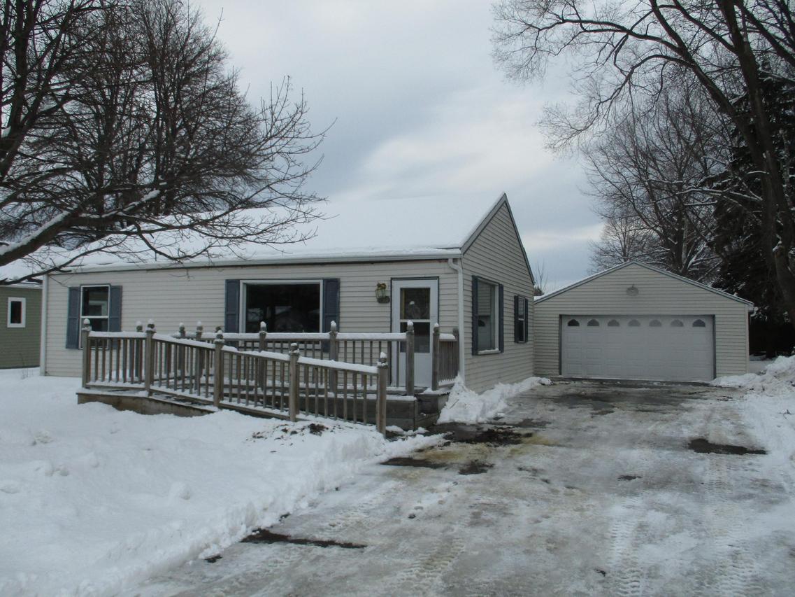 1203 S 39th St., Manitowoc, WI 54220