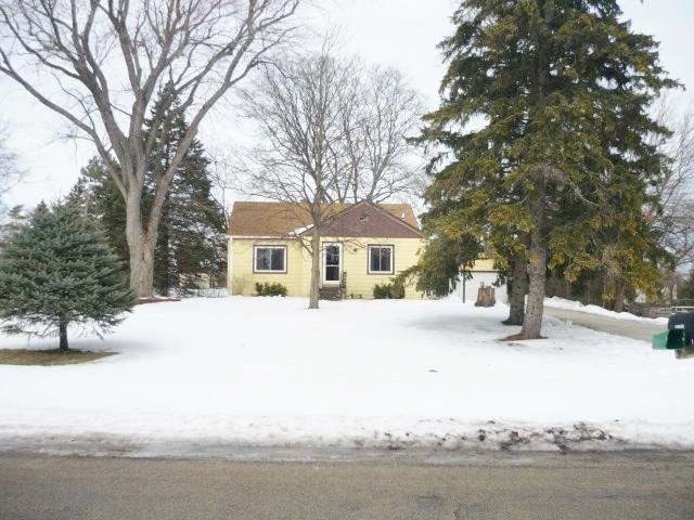 14100 W Crest View Dr., New Berlin, WI 53151