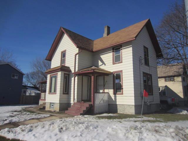 824 Lincoln Ave, Waukesha, WI 53186