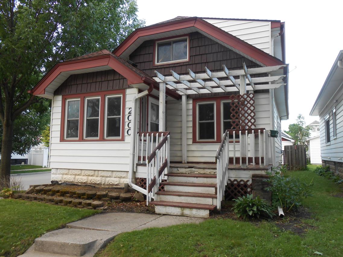 2000 S 72nd St, West Allis, WI 53219