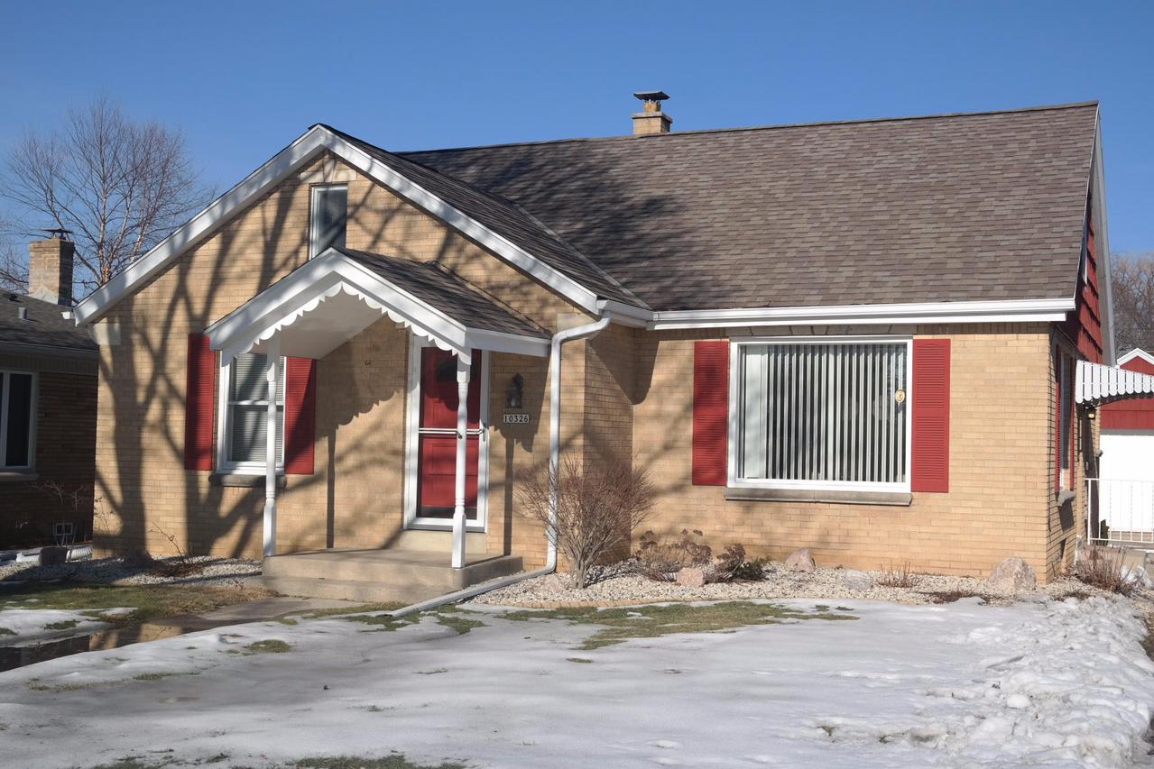 10326 W Feerick Pl, Wauwatosa, WI 53222