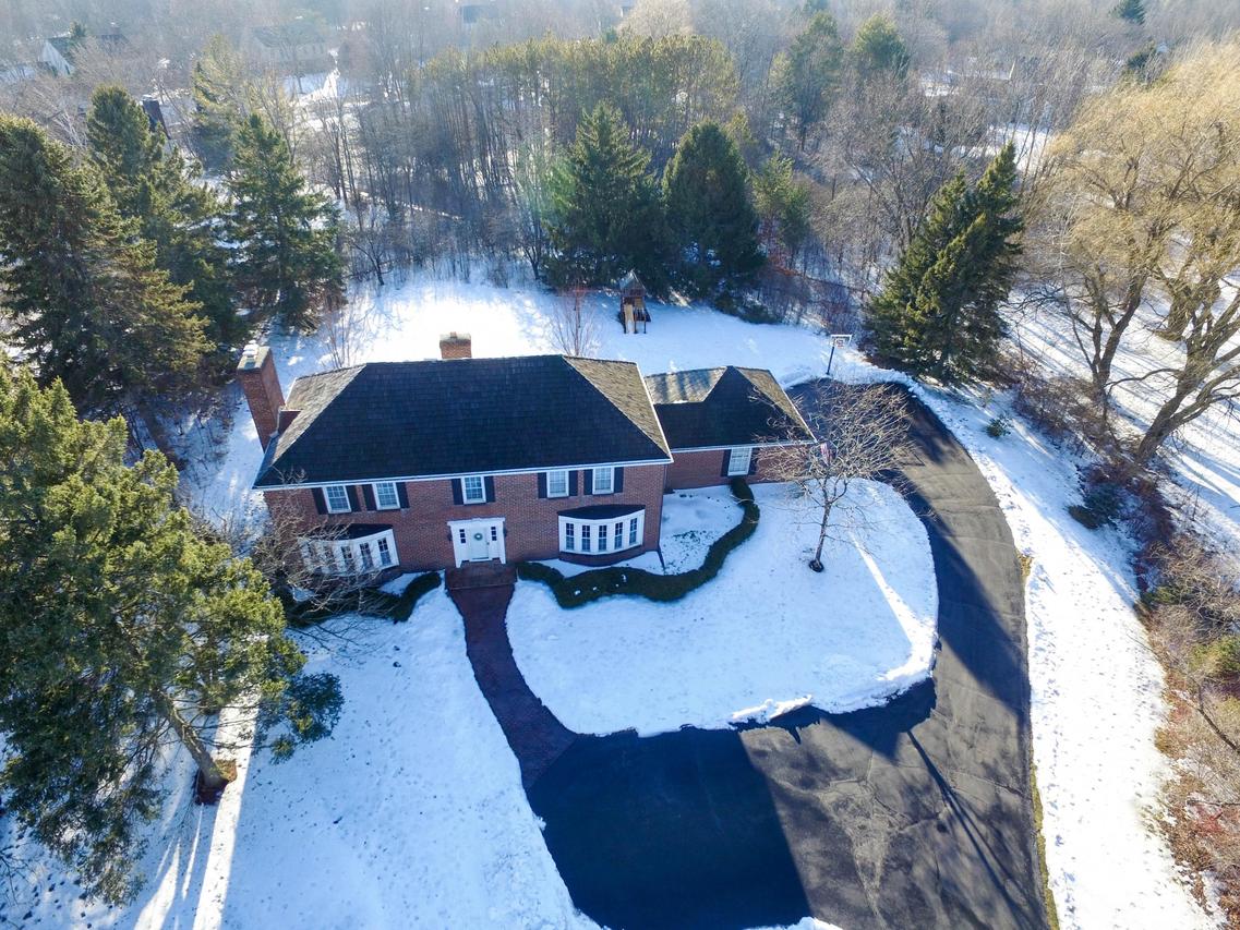 9709 N Ash Ct, Mequon, WI 53092