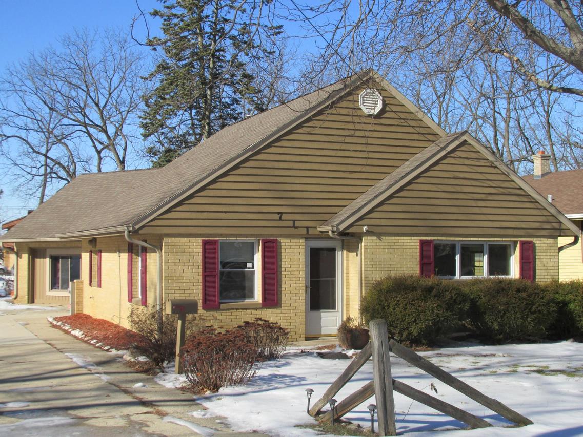 711 Bryant St, Mukwonago, WI 53149