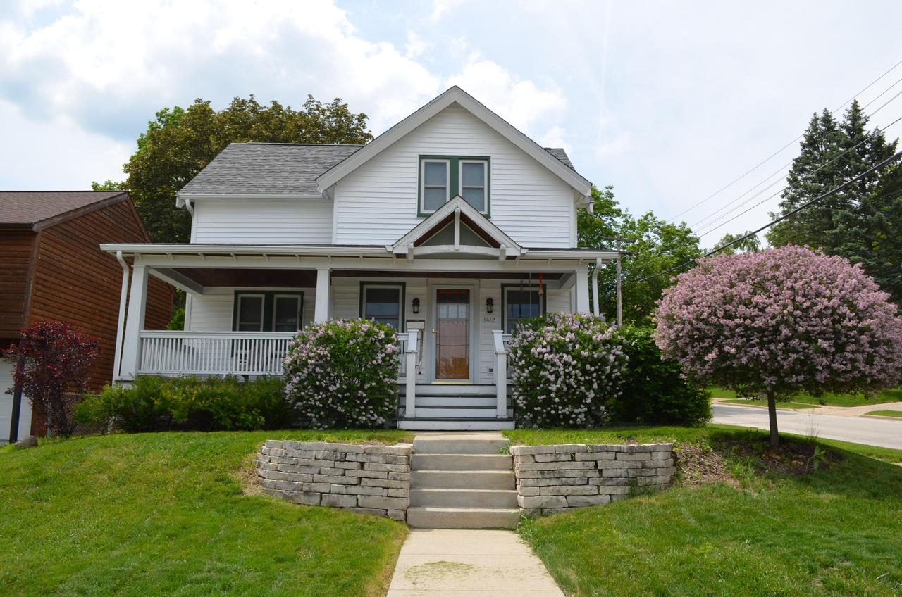 1412 Pleasant View, Waukesha, WI 53188
