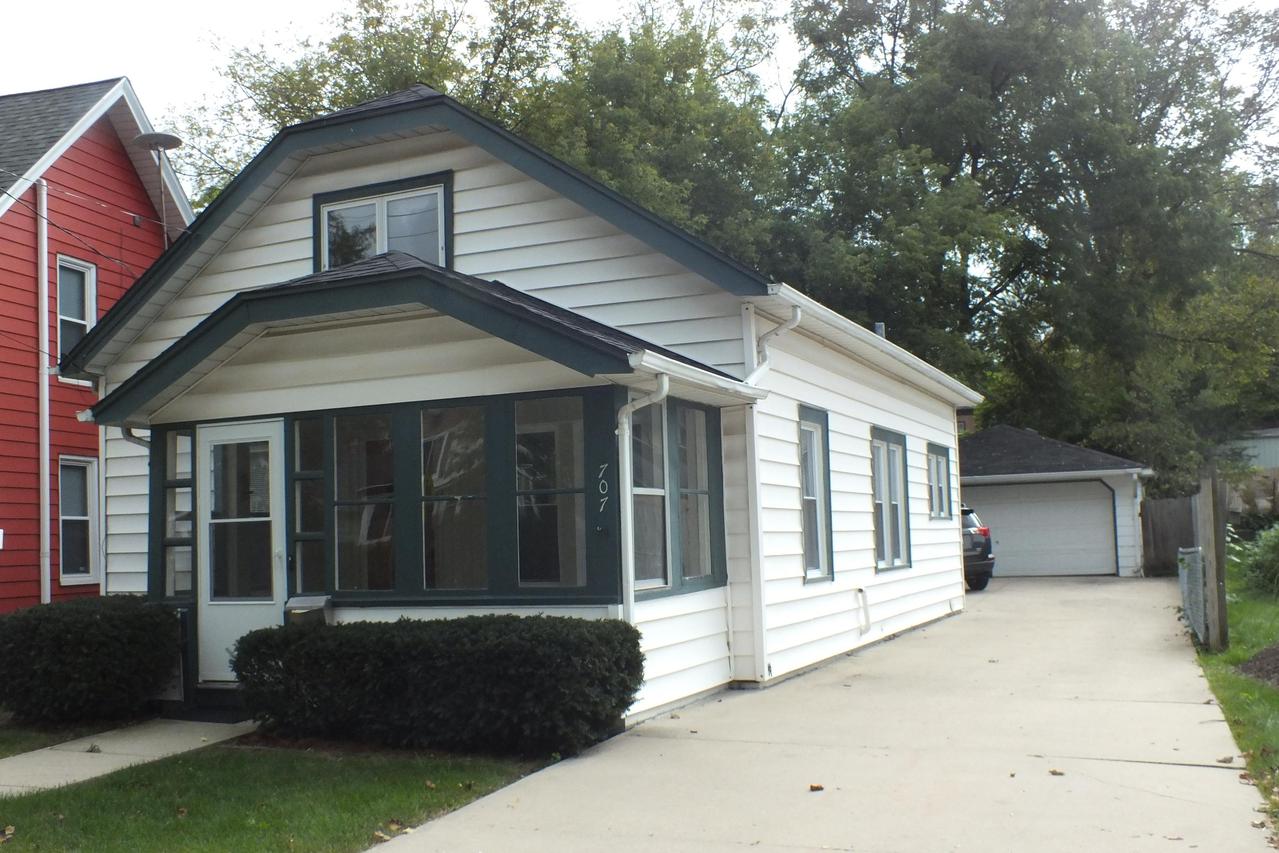 707 Madison St, Waukesha, WI 53188