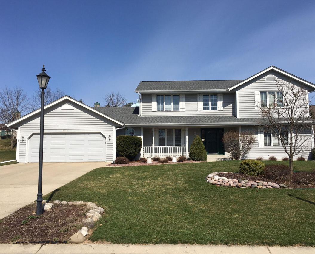 22070 Peterhill Ct., Brookfield, WI 53186