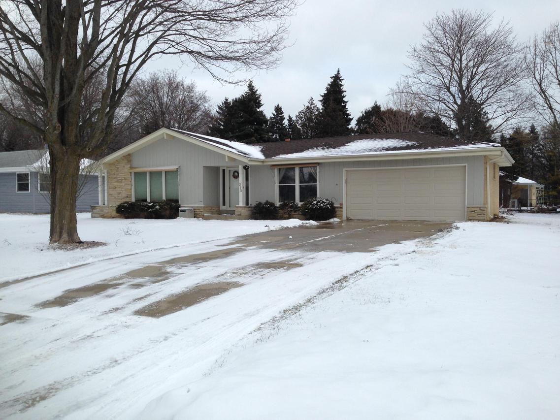 215 Oregon St, Racine, WI 53405