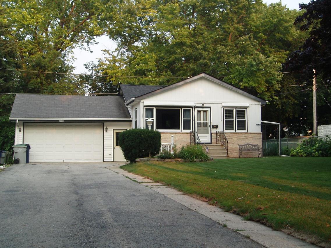 3928 S Kansas Ave, Milwaukee, WI 53207