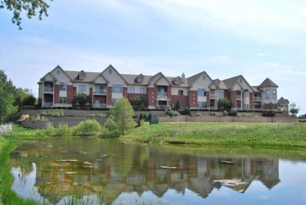 17490 Crest Hill #14, Brookfield, WI 53045