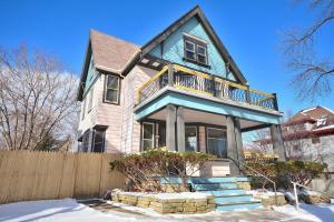 1221 N 30th St, Milwaukee, WI 53208