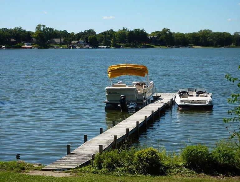 W200S10783 E Shore Dr, Muskego, WI 53150