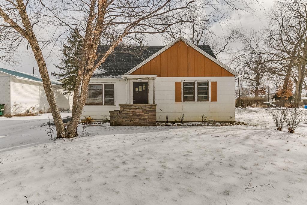 114 S 1st St, Silver Lake, WI 53170