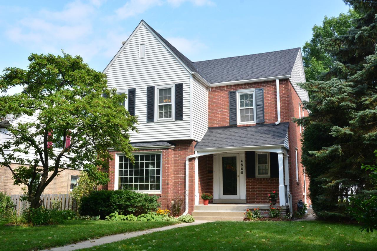 4860 N Newhall St, Whitefish Bay, WI 53217