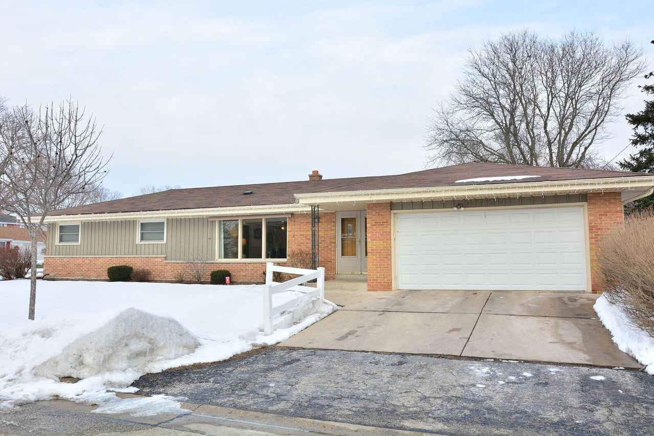 4724 N 110th St., Wauwatosa, WI 53225