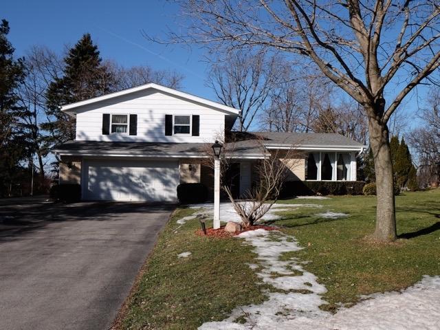 2465 Indian Trl, Brookfield, WI 53045