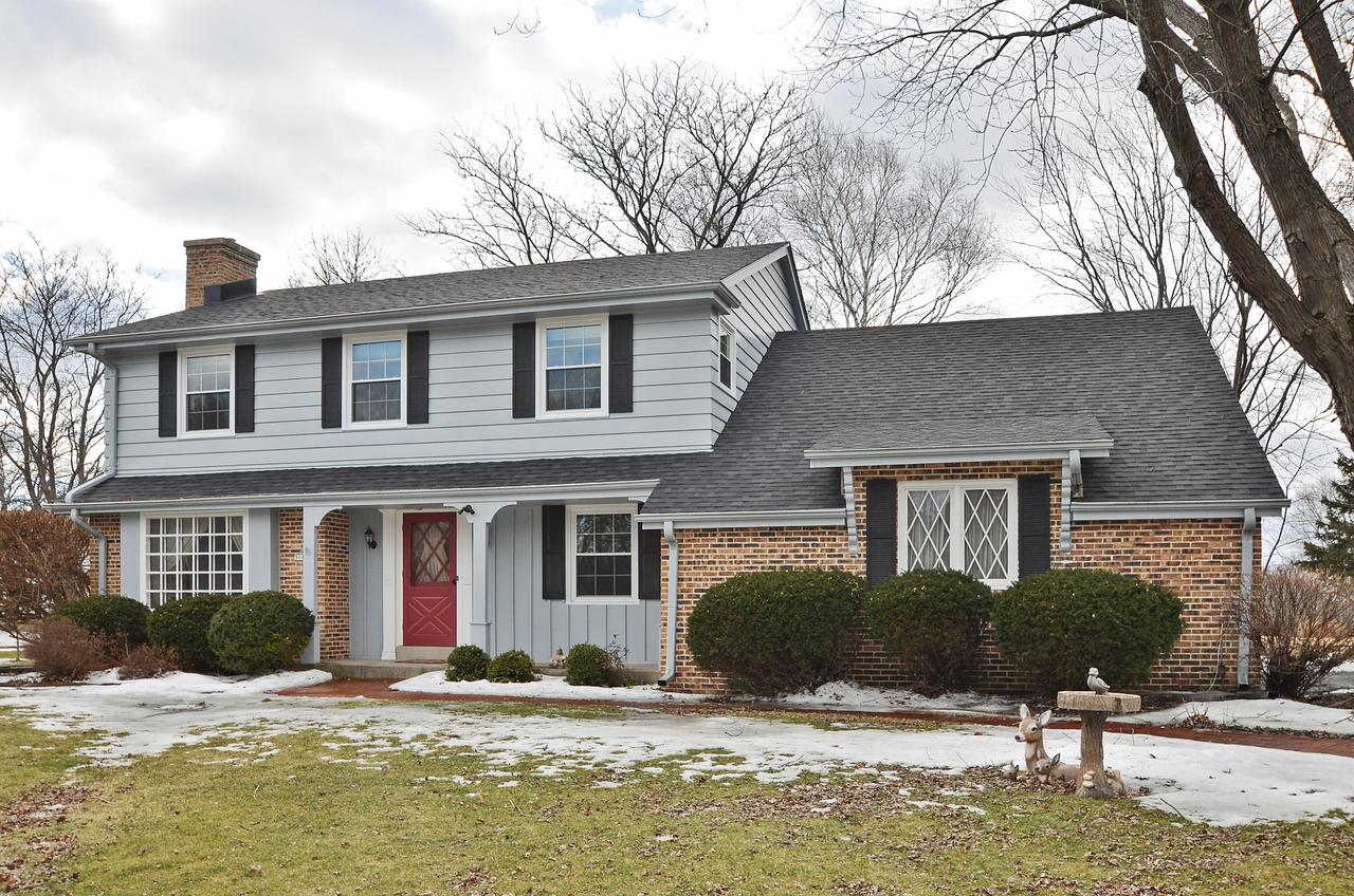 3113 W Valleyview Ct, Mequon, WI 53092