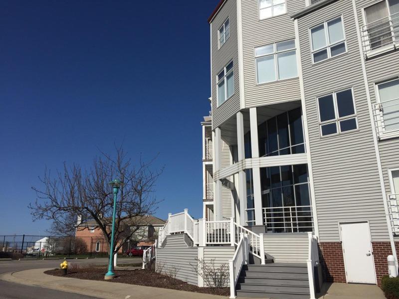 35 Harborview Dr #106, Racine, WI 53403