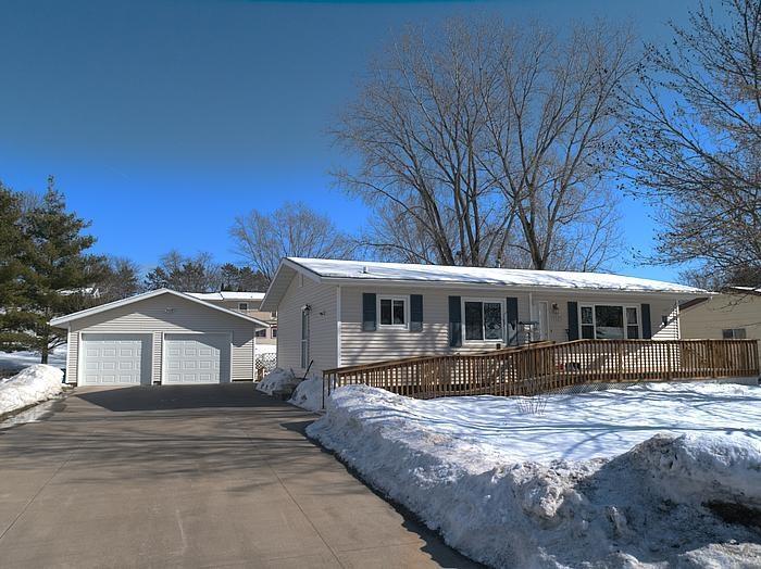 1521 Cliffview Dr, Holmen, WI 54636