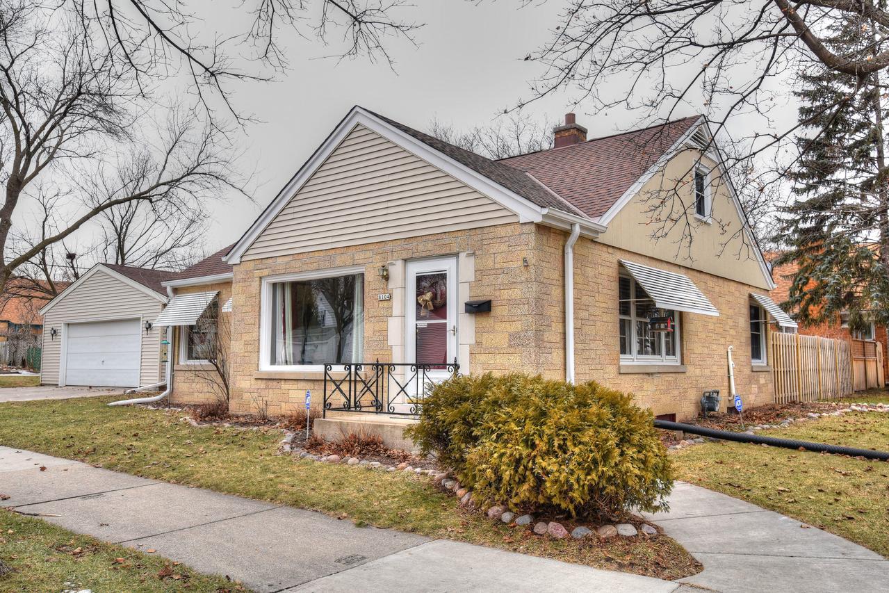 8104 W Hadley St, Milwaukee, WI 53222