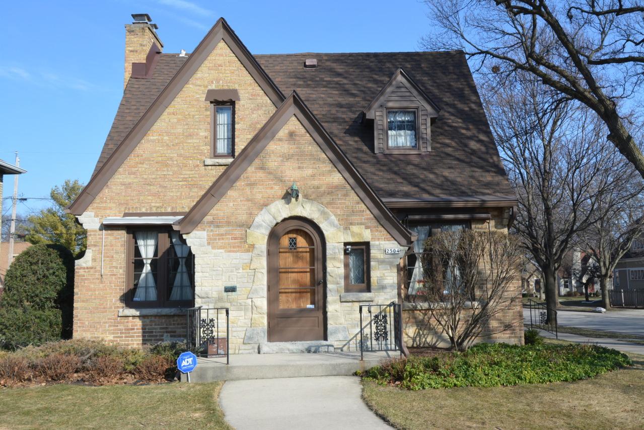 2504 N Lefeber Ave., Wauwatosa, WI 53213