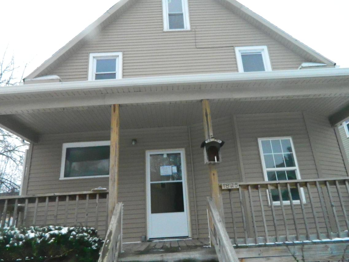 1825 Clayton Ave, Racine, WI 53405