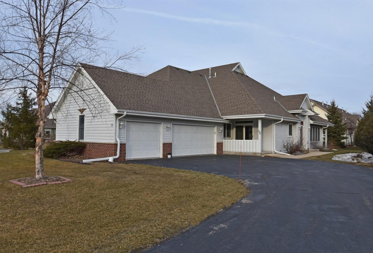 515 Sutherland Cir., Oconomowoc, WI 53066