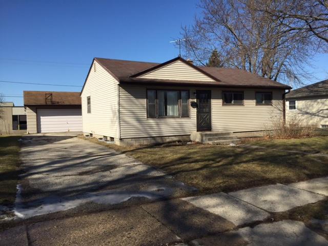 350 Greenmeadow Dr, Waukesha, WI 53188